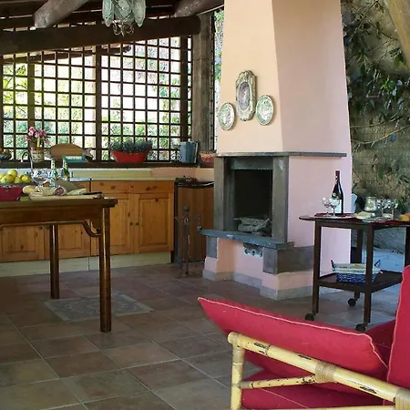 La Tana Del Tasso Bed and Breakfast Βεντιμίλια